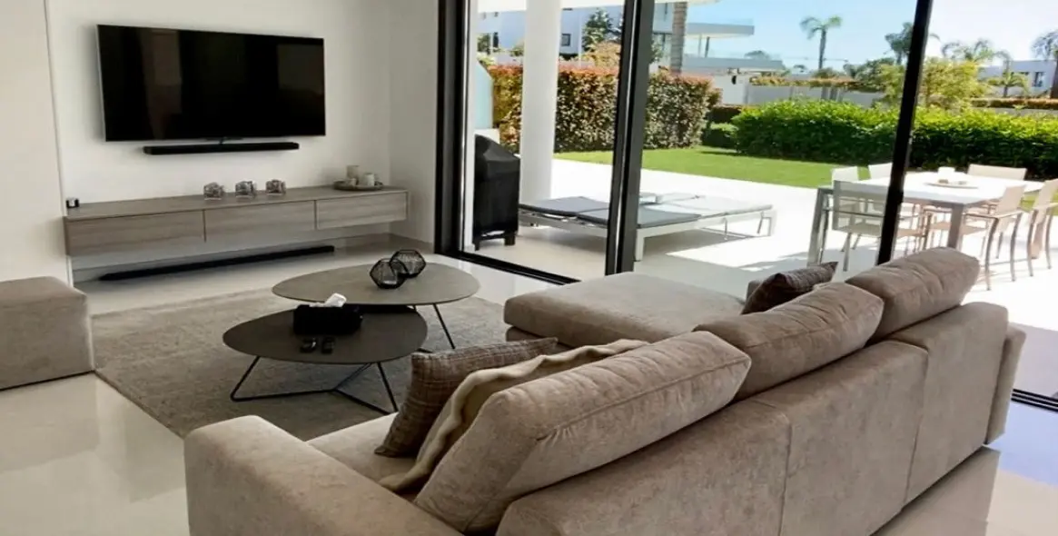 Short-term rent of ground floor apartment in Estepona 13