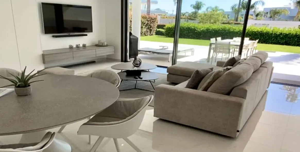 Short-term rent of ground floor apartment in Estepona 14