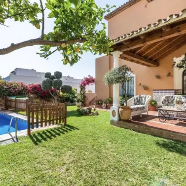 Долгосрочная аренда дома на две семьи в Marbella