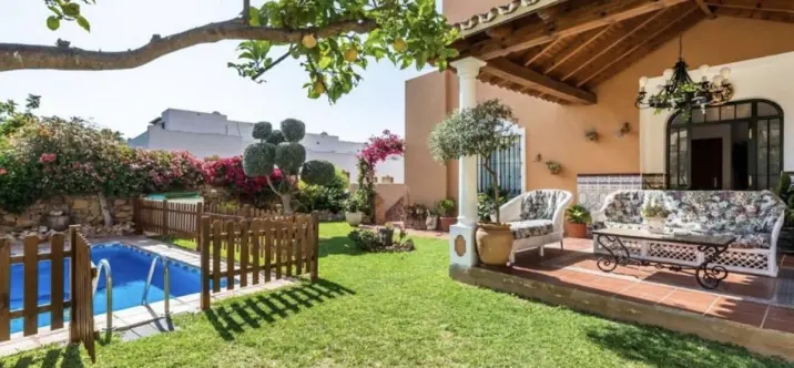 Долгосрочная аренда дома на две семьи в Marbella 0