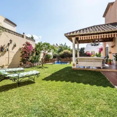 Долгосрочная аренда дома на две семьи в Marbella