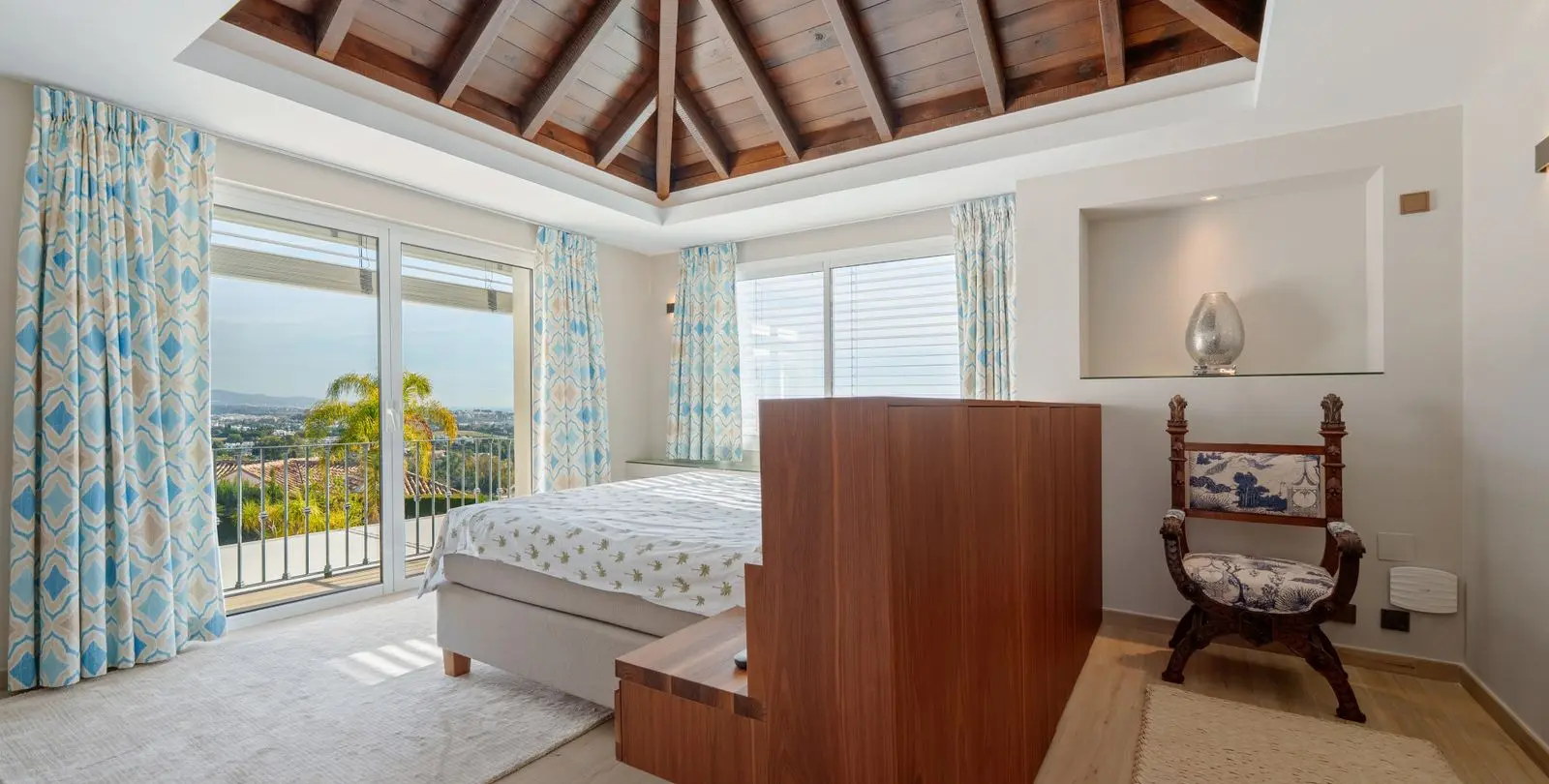 Sale of detached villa in Benahavís 30