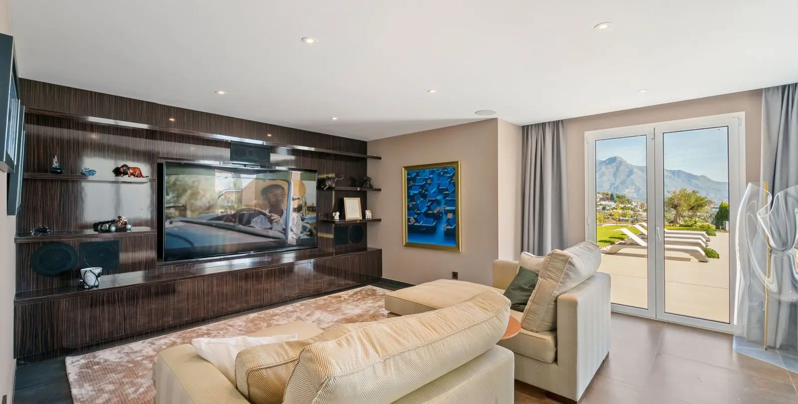 Sale of detached villa in Benahavís 43