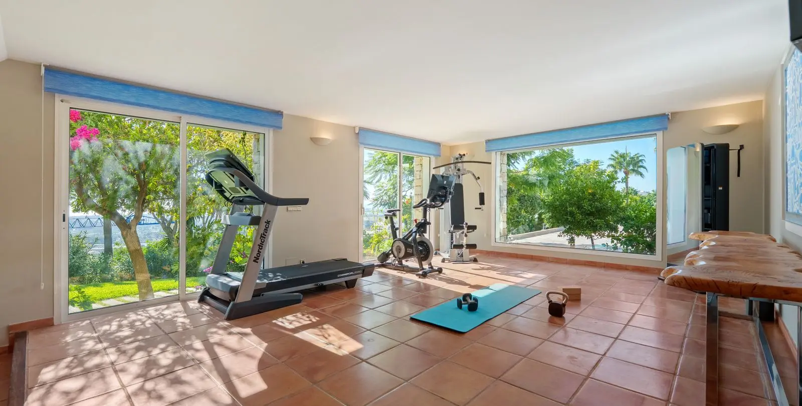 Sale of detached villa in Benahavís 45