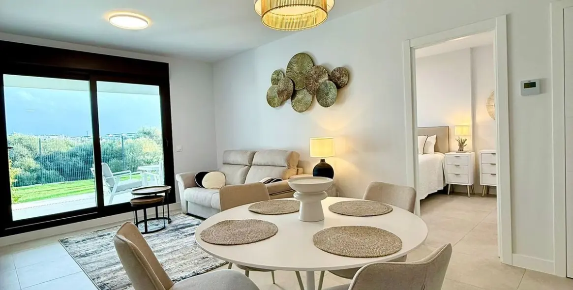 Sale of ground floor apartment in Estepona 1