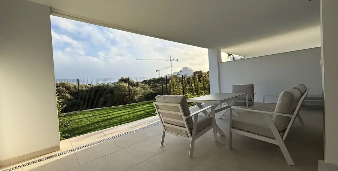 Sale of ground floor apartment in Estepona 9