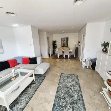 Продажа апартаментов на среднем этаже в Miraflores