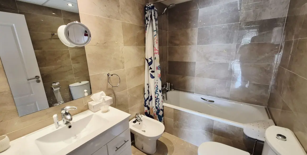 Sale of middle floor apartment in Miraflores 4