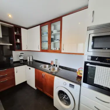 Продажа апартаментов на среднем этаже в Miraflores