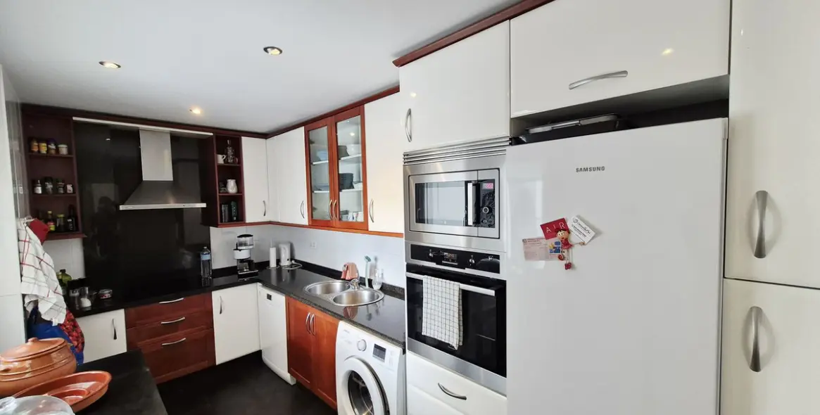 Sale of middle floor apartment in Miraflores 8