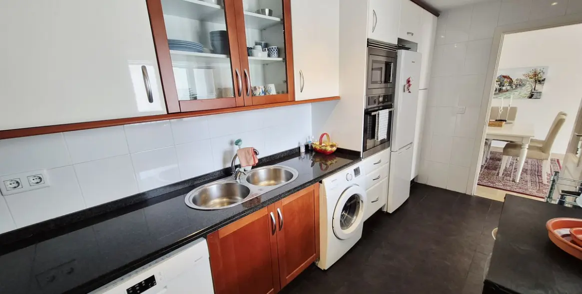 Sale of middle floor apartment in Miraflores 9