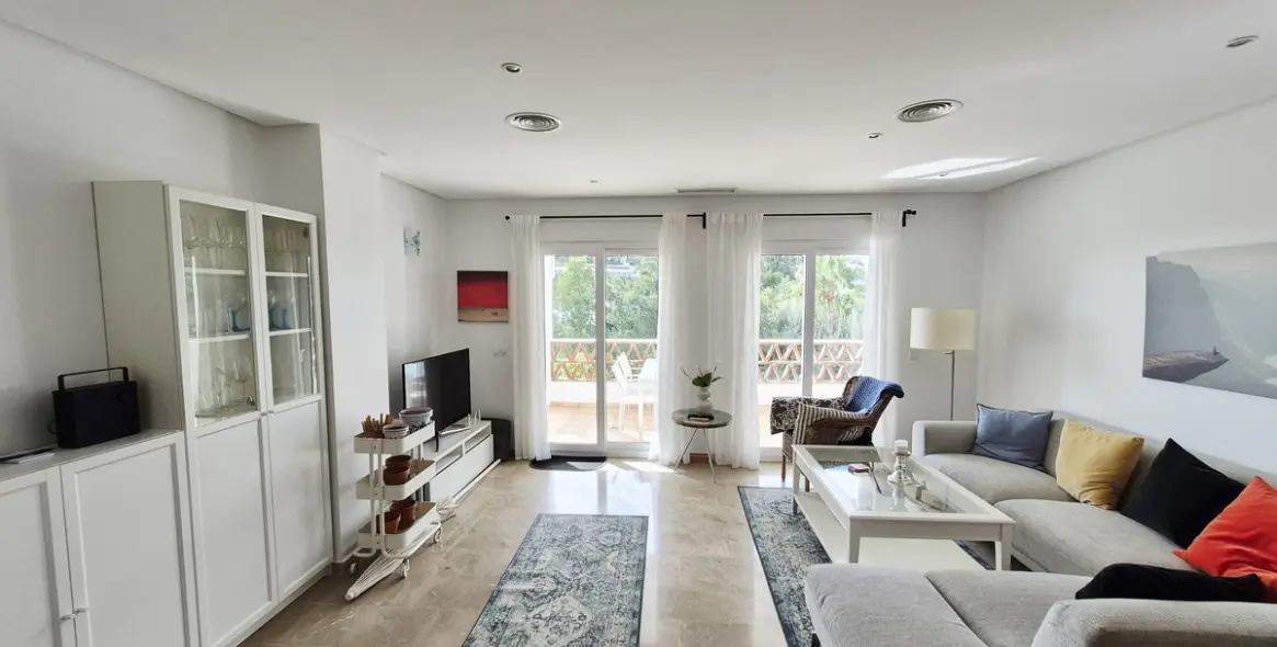 Sale of middle floor apartment in Miraflores 10