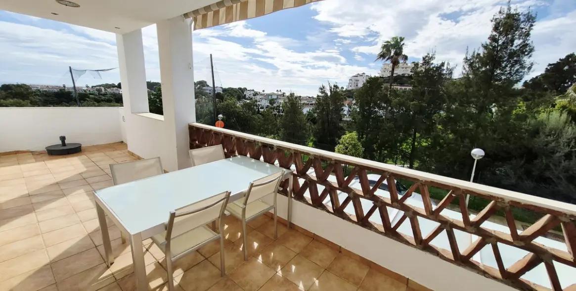 Sale of middle floor apartment in Miraflores 13