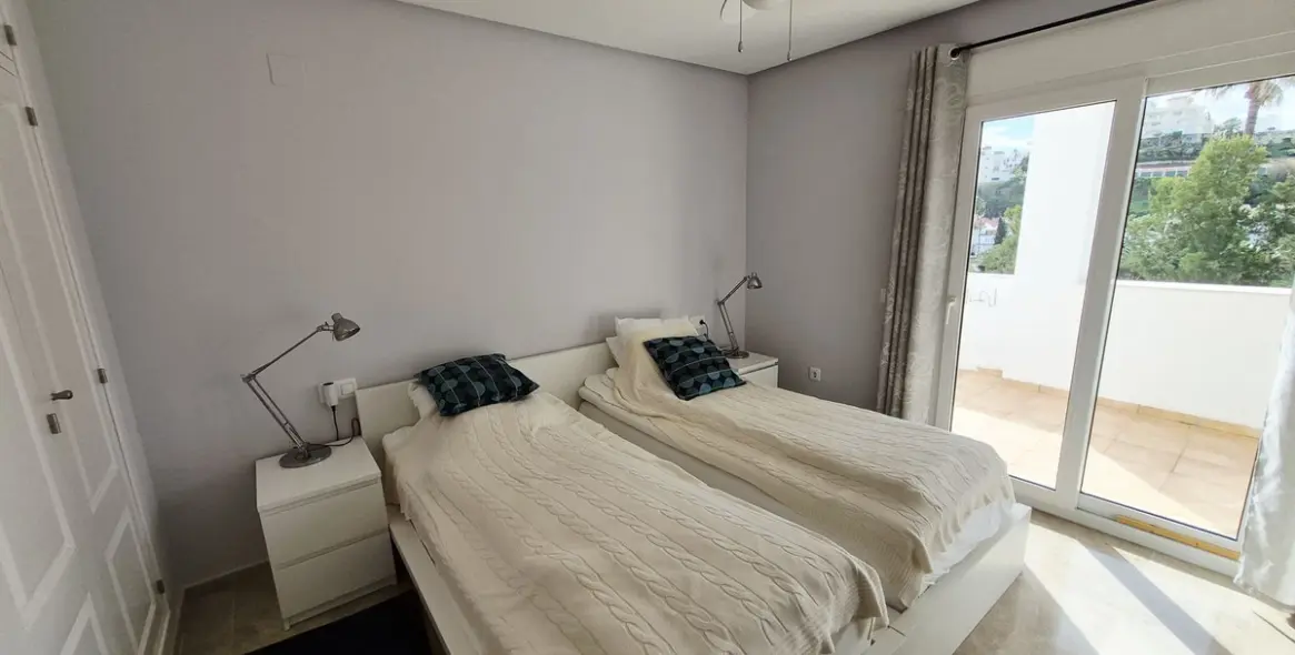 Sale of middle floor apartment in Miraflores 14