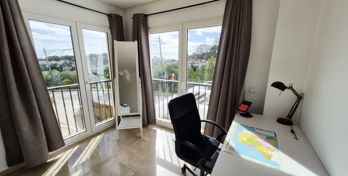 Sale of middle floor apartment in Miraflores 20