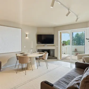 Продажа апартаментов на среднем этаже в Calahonda