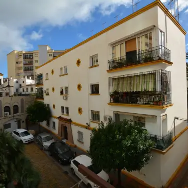 Продажа апартаментов на среднем этаже в Marbella