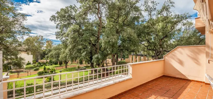 Venta de apartamento en planta media en Elviria 0