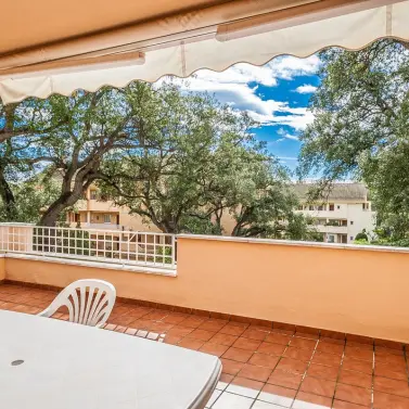 Venta de apartamento en planta media en Elviria