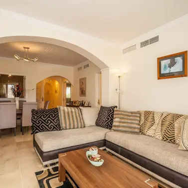 Venta de apartamento en planta media en Elviria