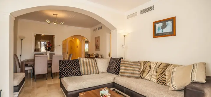 Venta de apartamento en planta media en Elviria 2