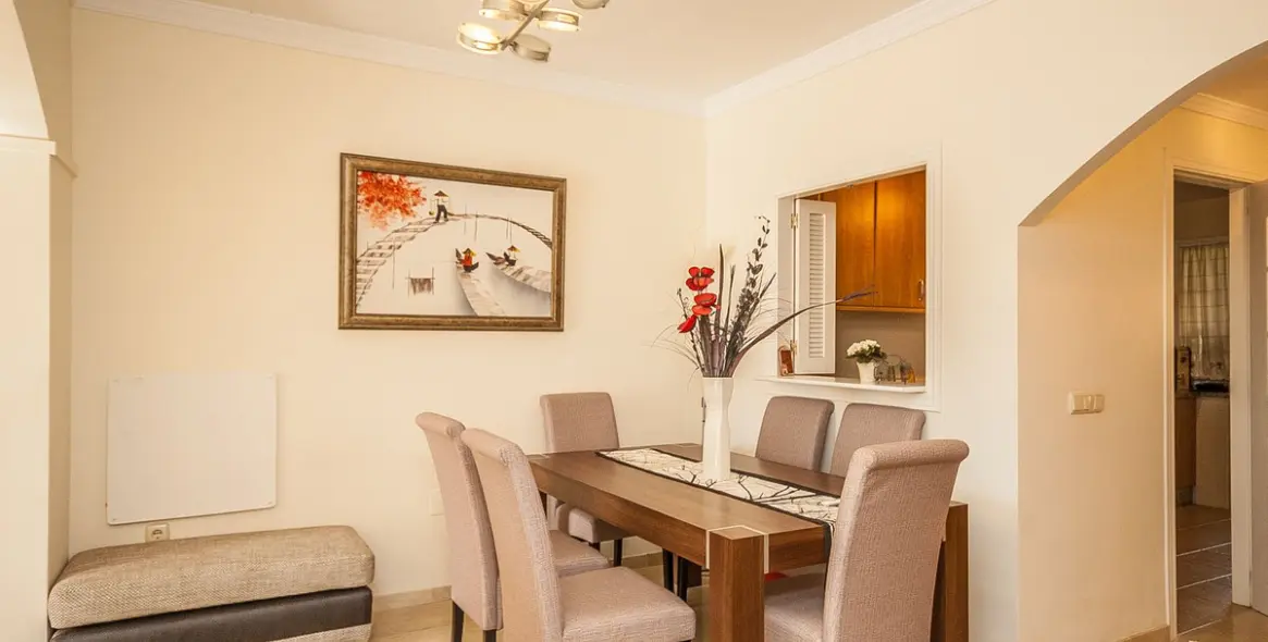 Sale of middle floor apartment in Elviria 4