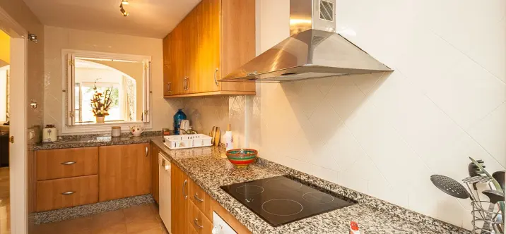 Venta de apartamento en planta media en Elviria 4