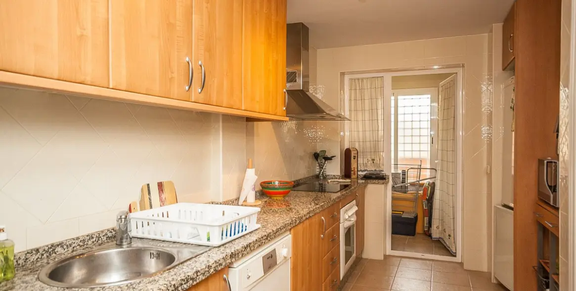 Sale of middle floor apartment in Elviria 6