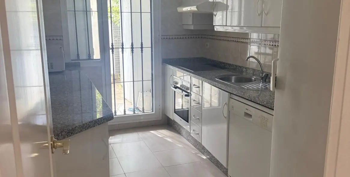 Sale of ground floor apartment in Nueva Andalucía 4