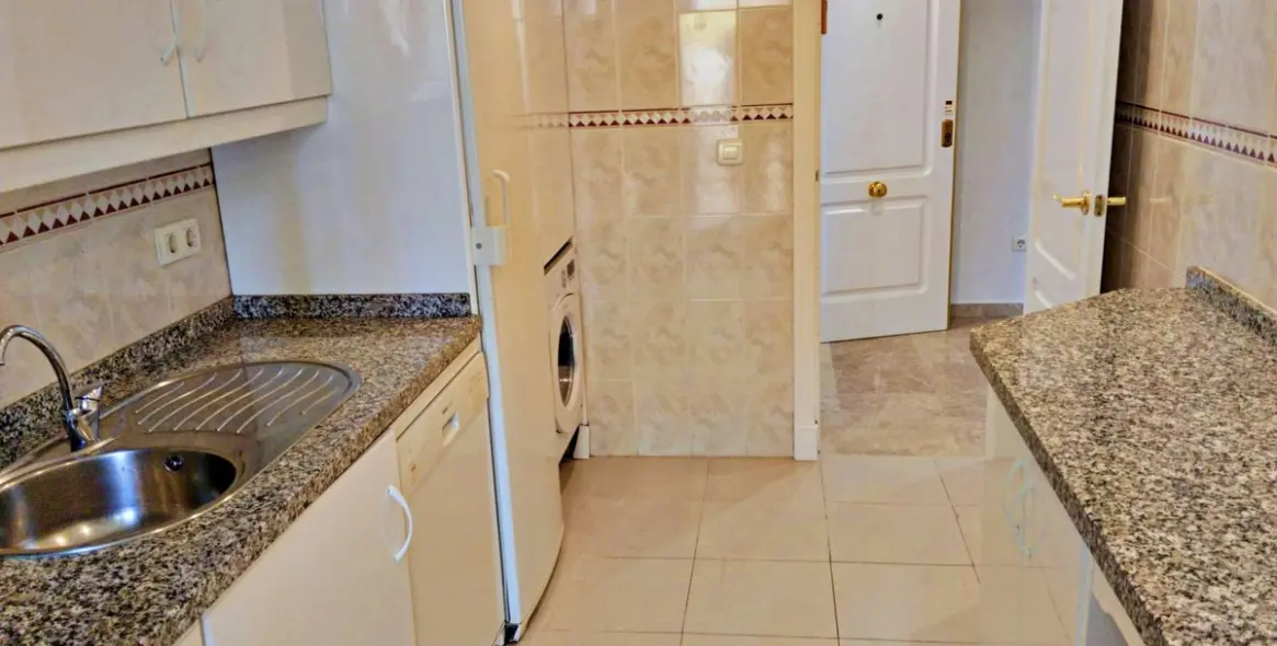 Sale of ground floor apartment in Nueva Andalucía 20