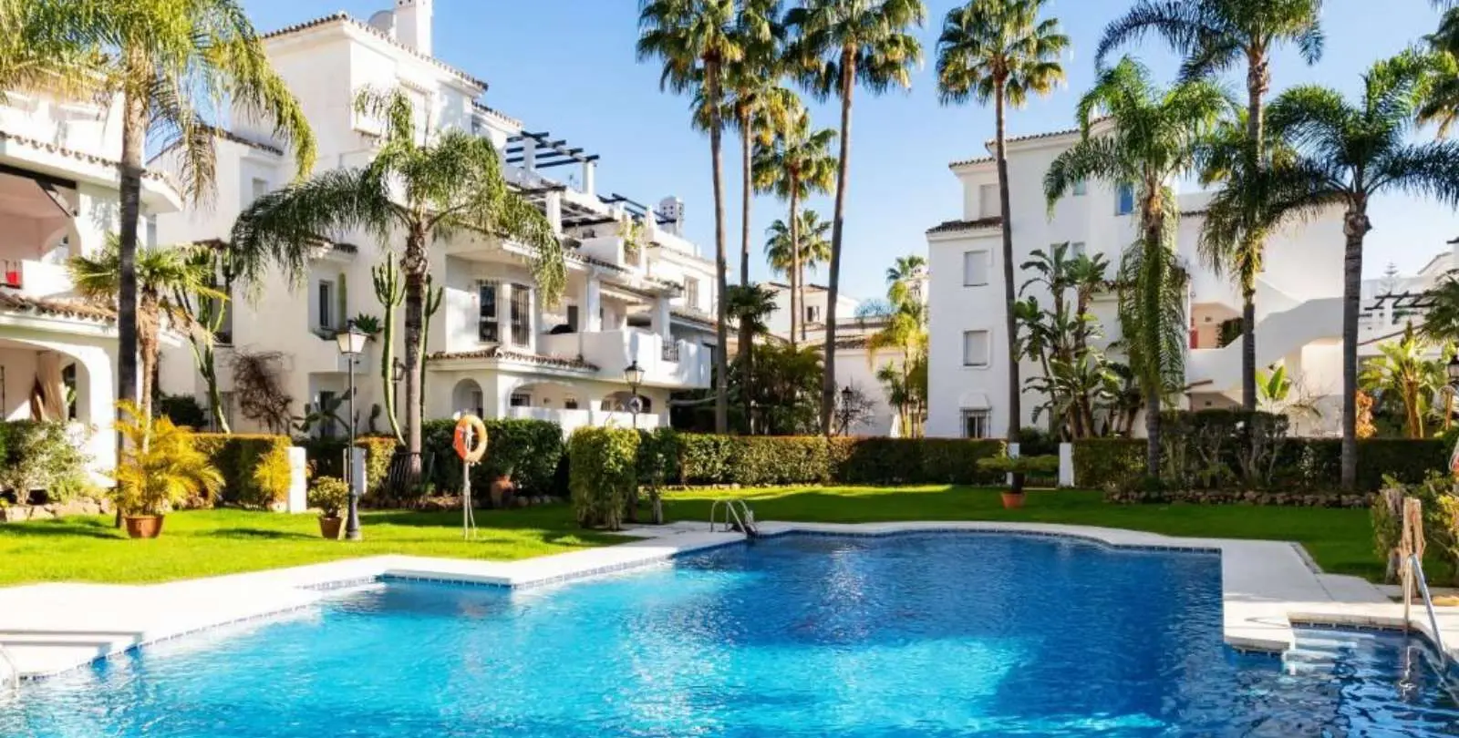 Sale of ground floor apartment in Nueva Andalucía 1