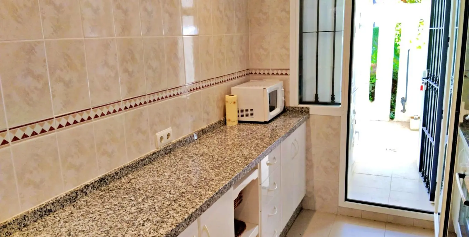 Sale of ground floor apartment in Nueva Andalucía 19