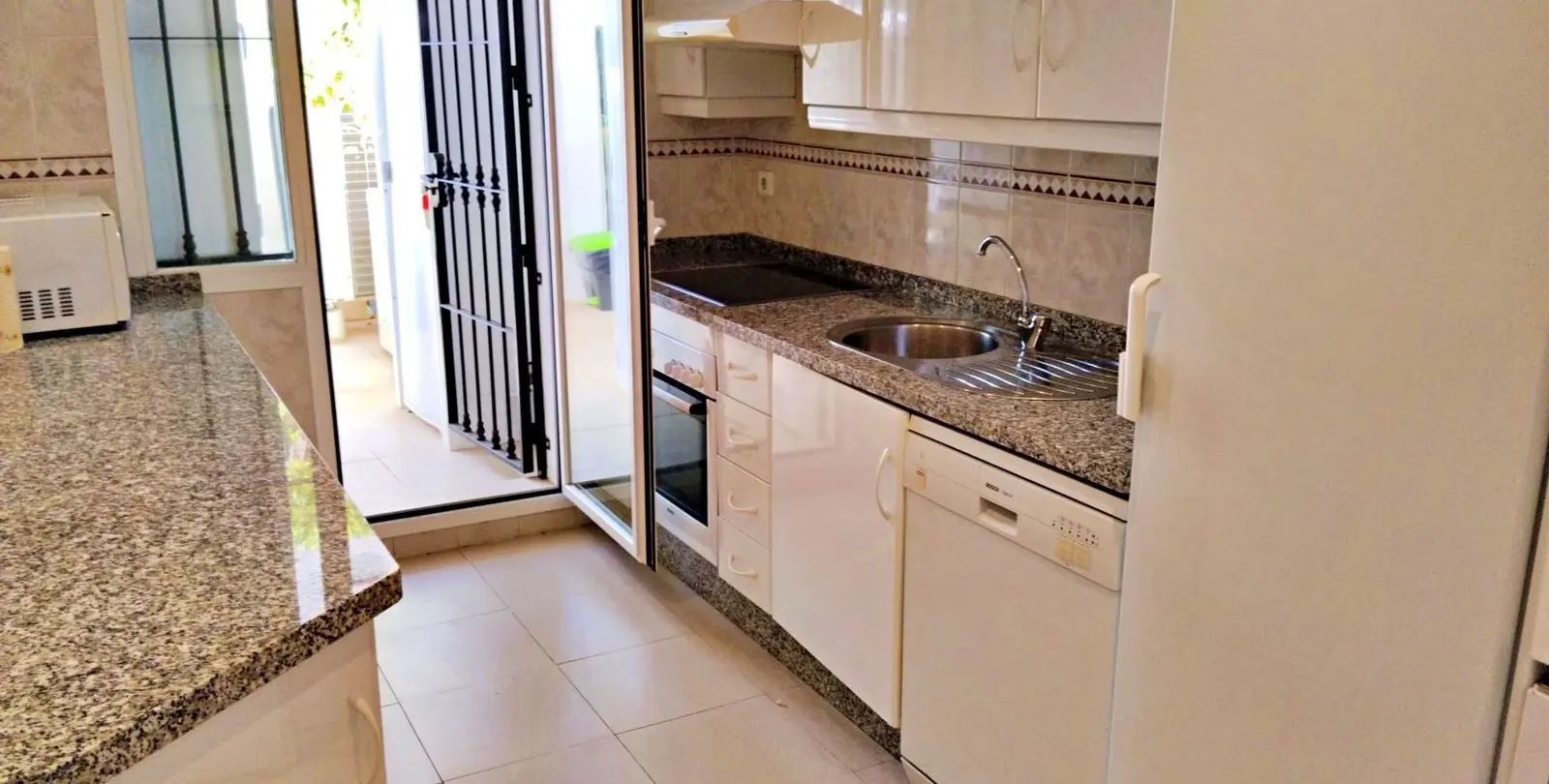 Sale of ground floor apartment in Nueva Andalucía 21