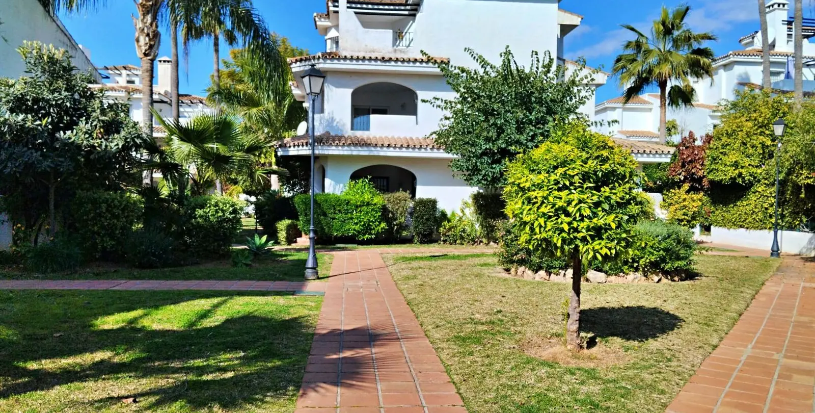 Sale of ground floor apartment in Nueva Andalucía 37