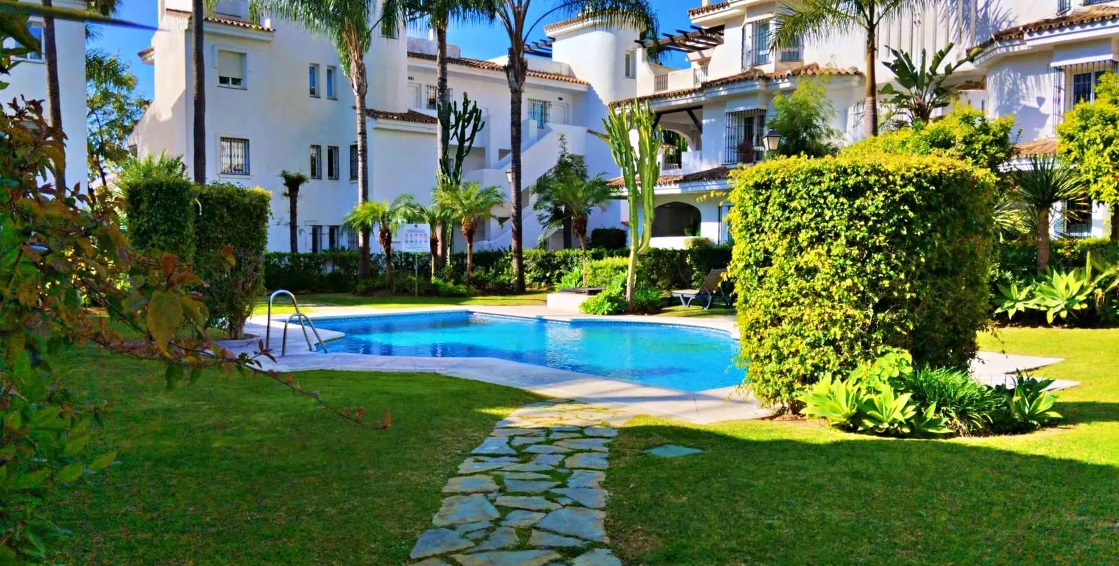 Sale of ground floor apartment in Nueva Andalucía 38