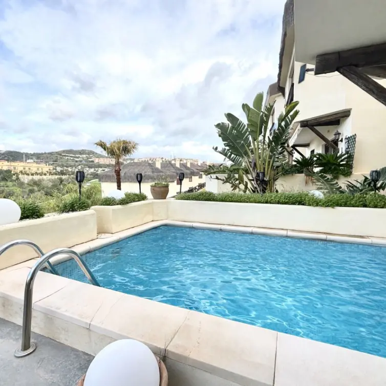Sale of detached villa in Riviera del Sol