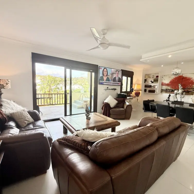 Sale of detached villa in Riviera del Sol