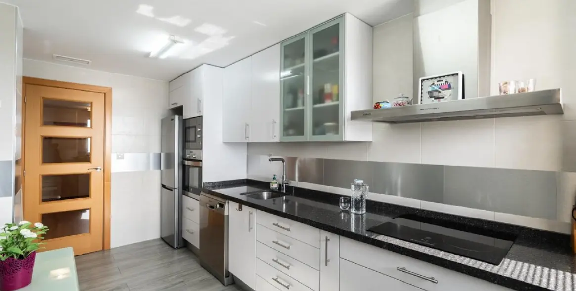 Sale of middle floor apartment in Benalmadena 11