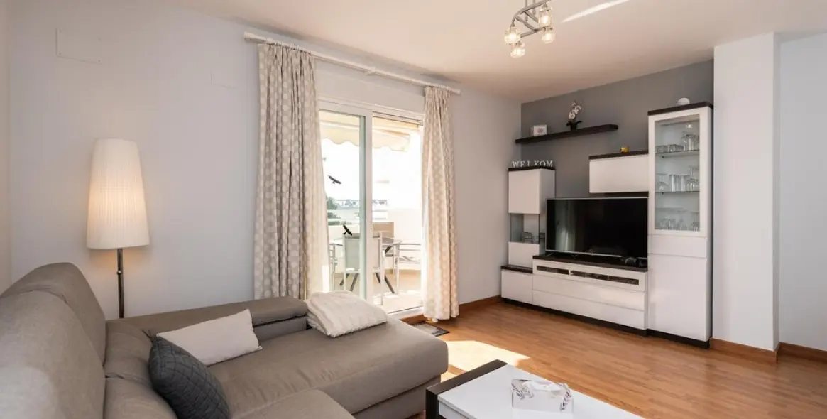 Sale of middle floor apartment in Benalmadena 12