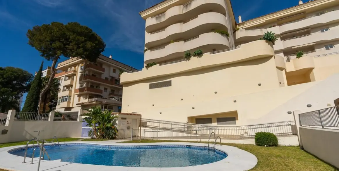 Sale of middle floor apartment in Benalmadena 14