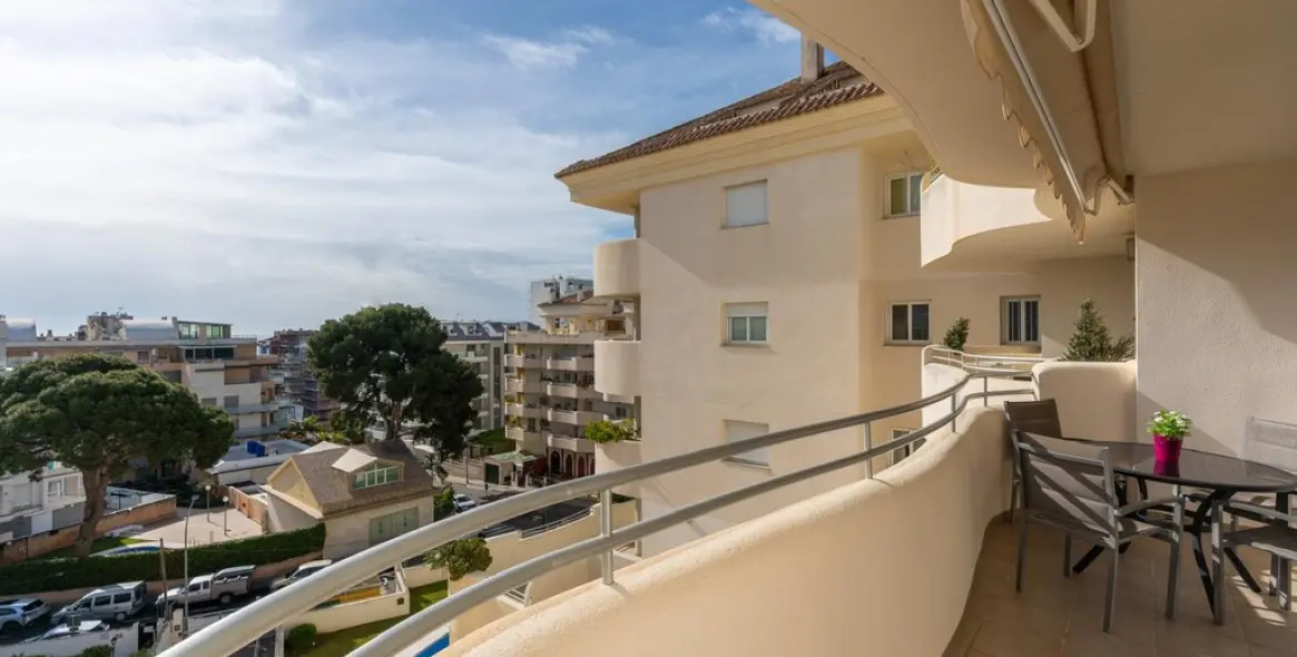Sale of middle floor apartment in Benalmadena 17