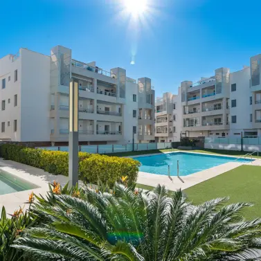 Продажа апартаментов на среднем этаже в San Pedro de Alcántara