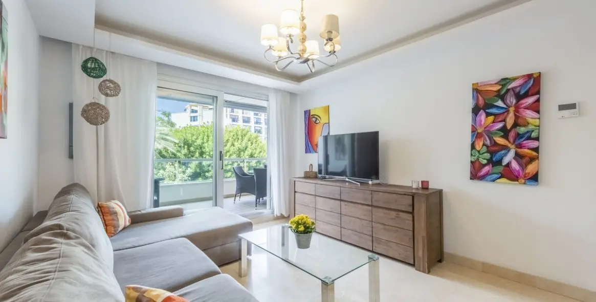 Sale of middle floor apartment in San Pedro de Alcántara 4