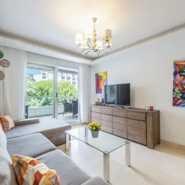 Продажа апартаментов на среднем этаже в San Pedro de Alcántara