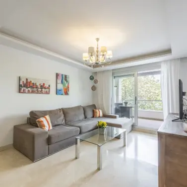 Продажа апартаментов на среднем этаже в San Pedro de Alcántara