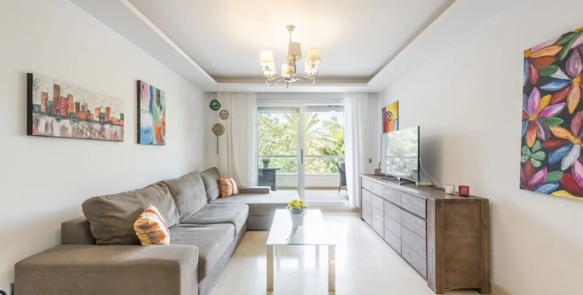 Sale of middle floor apartment in San Pedro de Alcántara 6