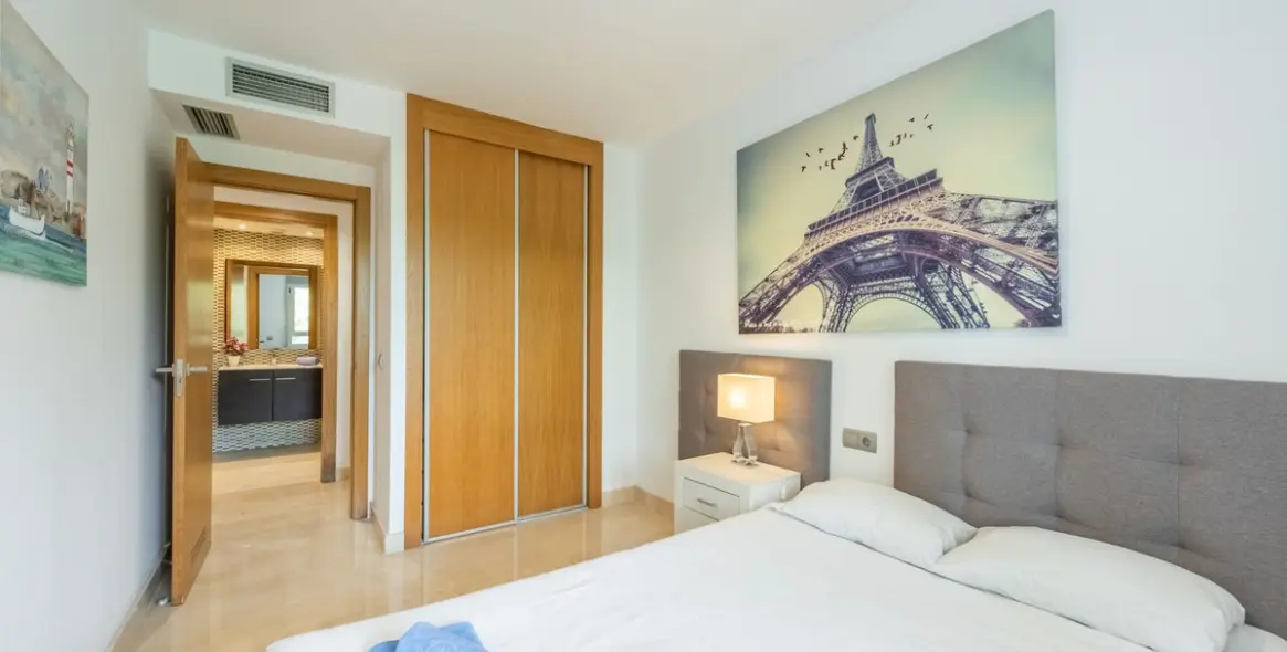 Sale of middle floor apartment in San Pedro de Alcántara 18