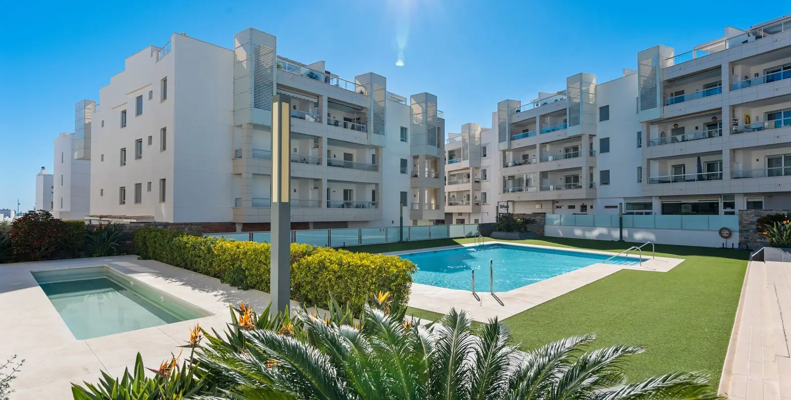 Sale of middle floor apartment in San Pedro de Alcántara 1
