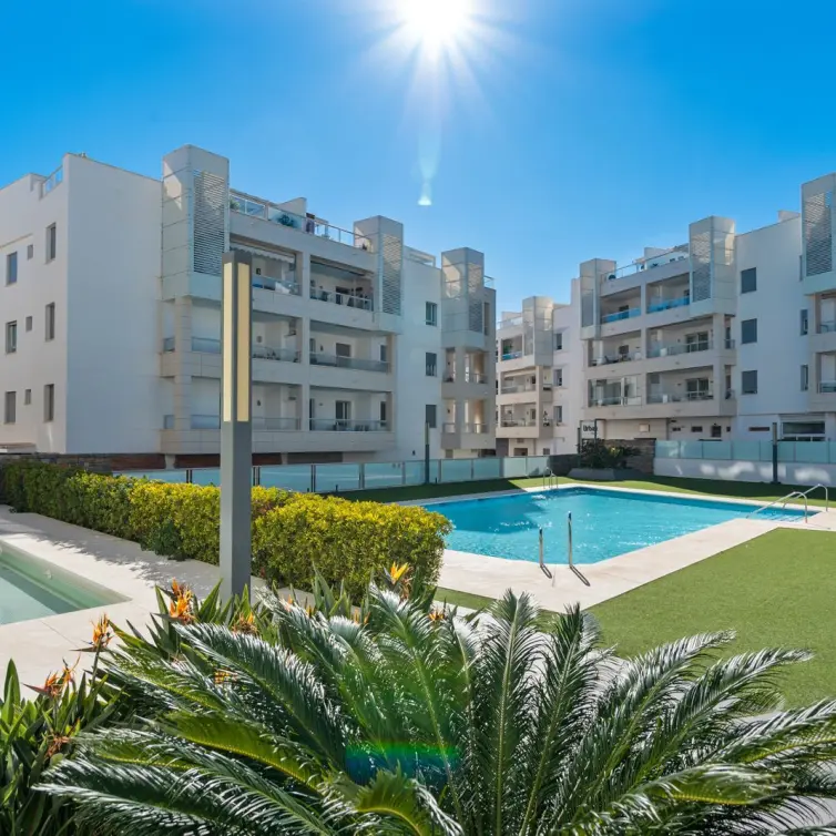 Продажа апартаментов на среднем этаже в San Pedro de Alcántara