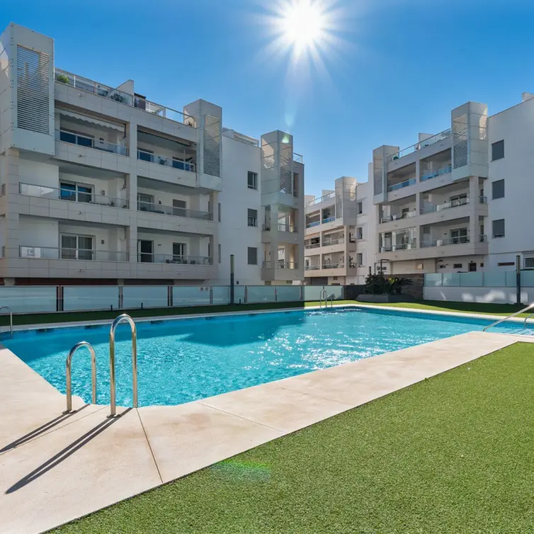 Продажа апартаментов на среднем этаже в San Pedro de Alcántara